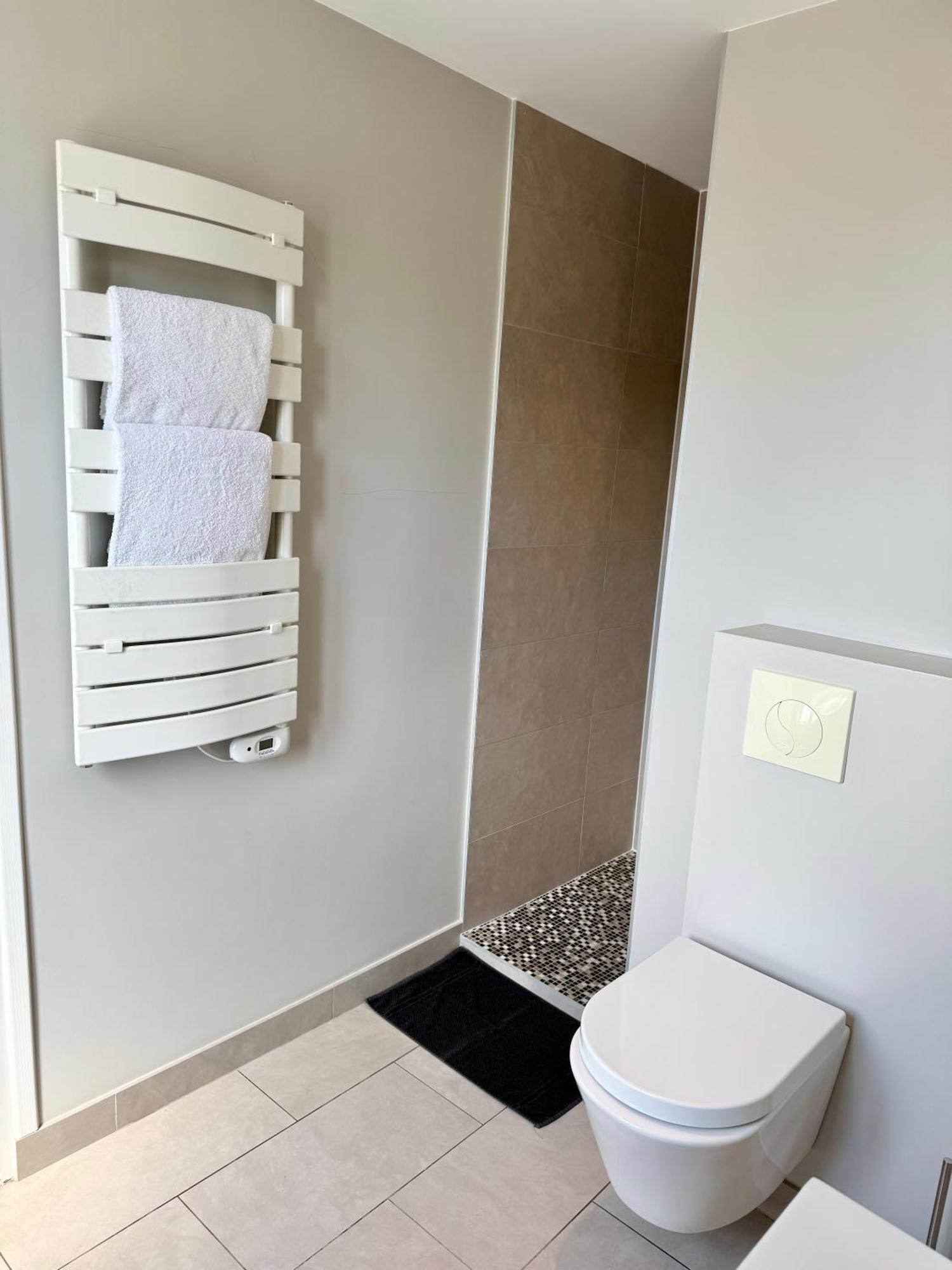 Wisteria Bed & Breakfast Fontainebleau Room photo